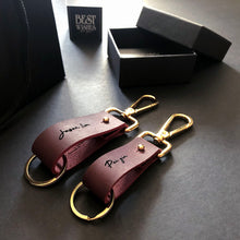 Load image into Gallery viewer, Stylish Couple Keychain Set